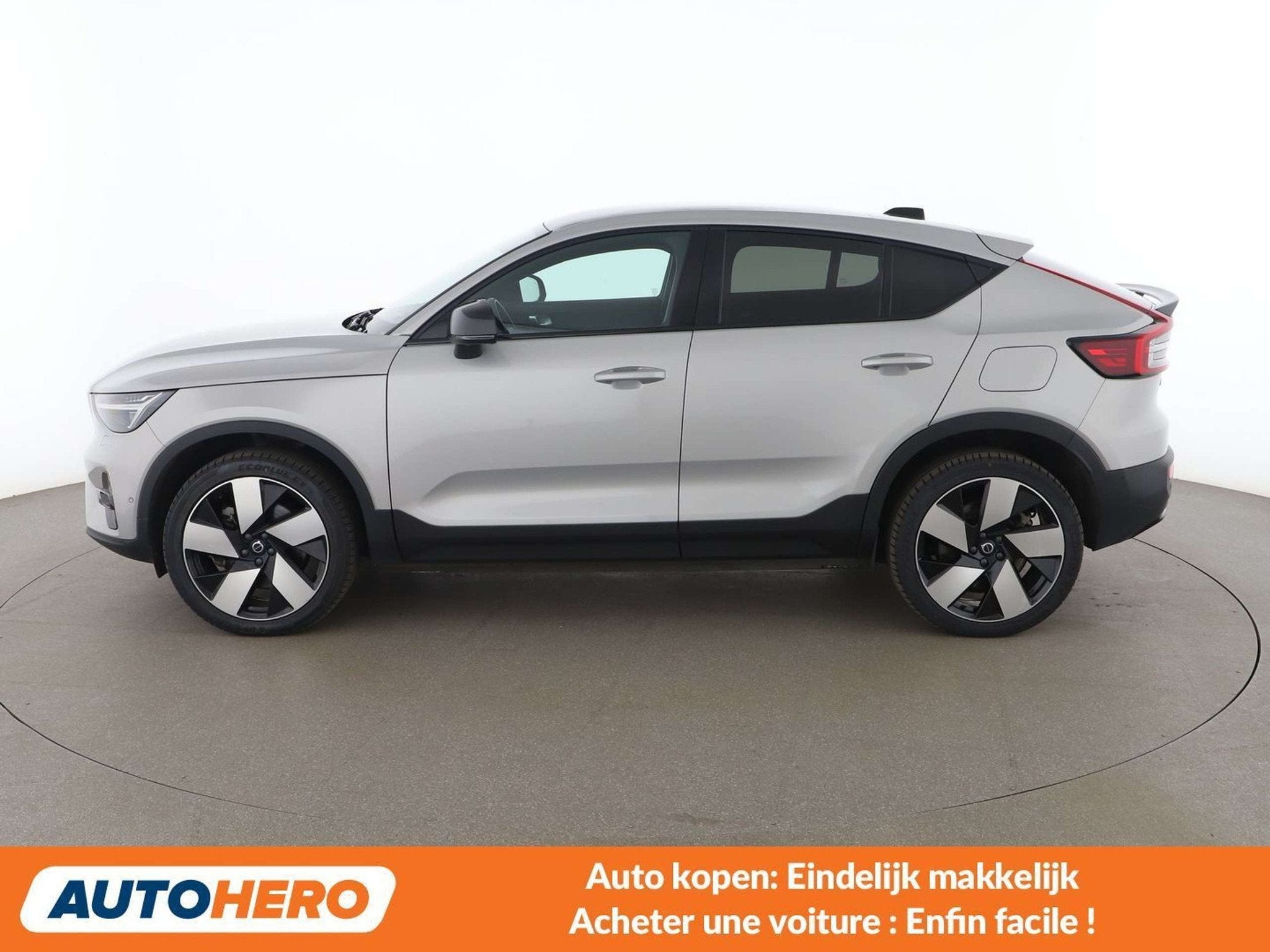 Volvo C40 Recharge Twin Pure 300 kW Ultimate AWD (bj 2023), Auto's, Volvo, Automaat, Stof, Gebruikt, Zwart