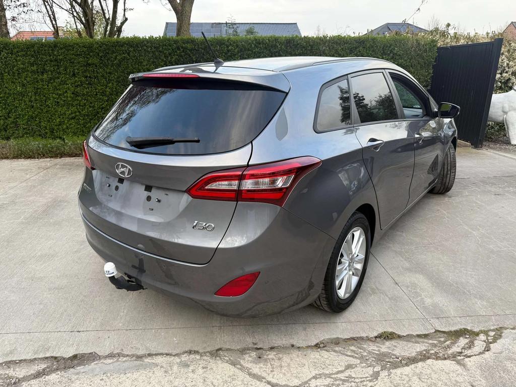 Hyundai i30 i30 SW 1.4i Comfort (bj 2014), Euro 5, Gebruikt, 4 cilinders, 1820 kg