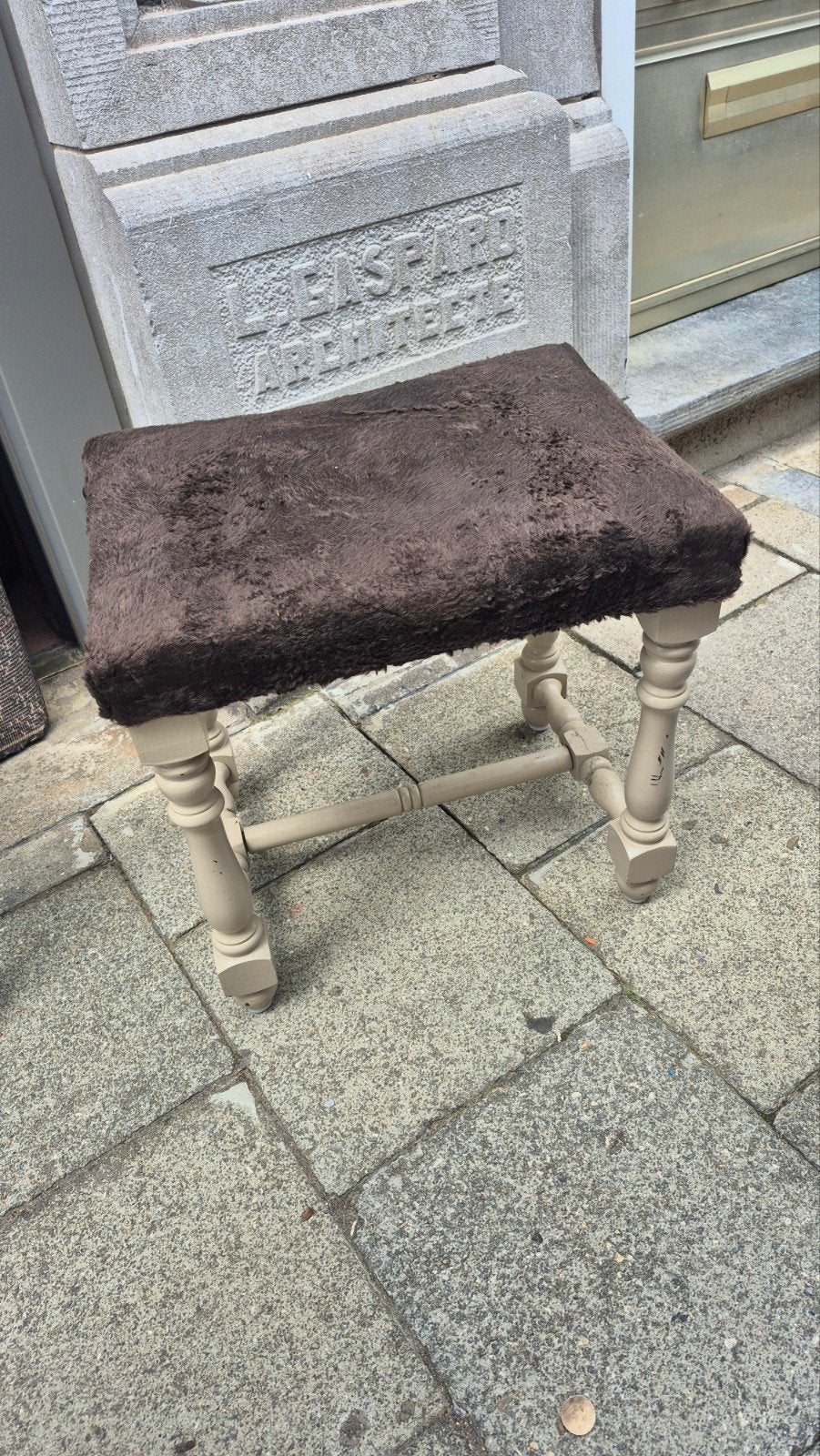 Petite table transformé en repose pieds, Ophalen