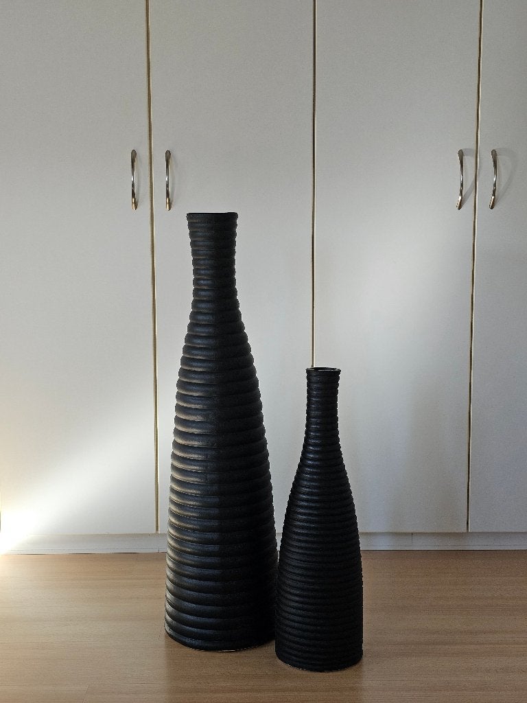 Set van 2 IKEA HAVTORN FÄRM zwarte geribbelde vloervazen, Maison & Meubles, Accessoires pour la Maison | Vases, 90 cm, Convient pour fleurs séchées