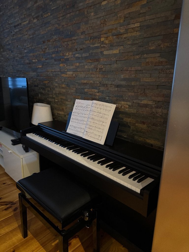 Piano Yamaha arius YDP 145 noir avec son du Yamaha CFX, Neuf, Digital, Enlèvement, Piano