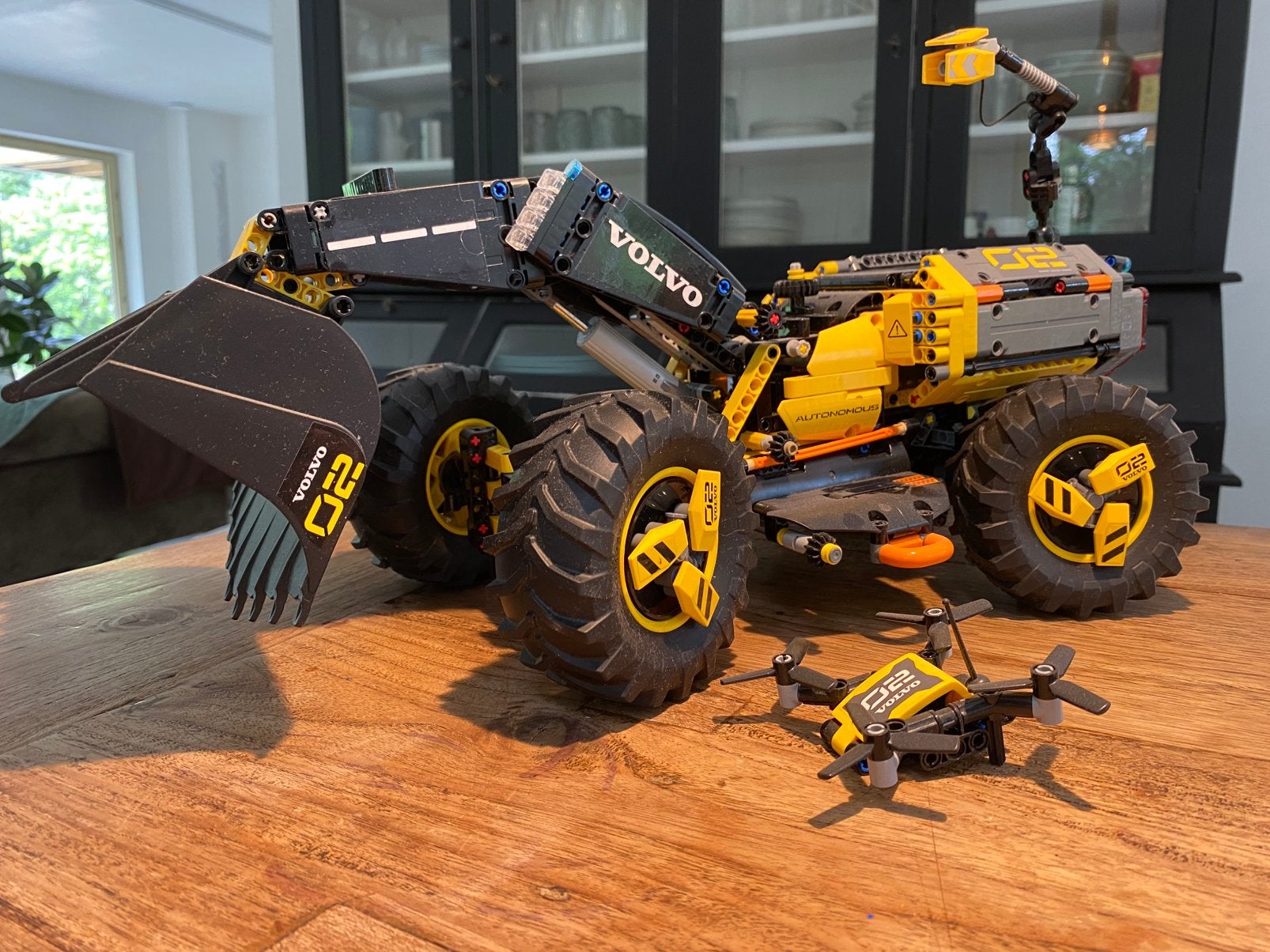 Lego technics volvo graafmachine met drone, Enlèvement, Comme neuf, Complet, Lego