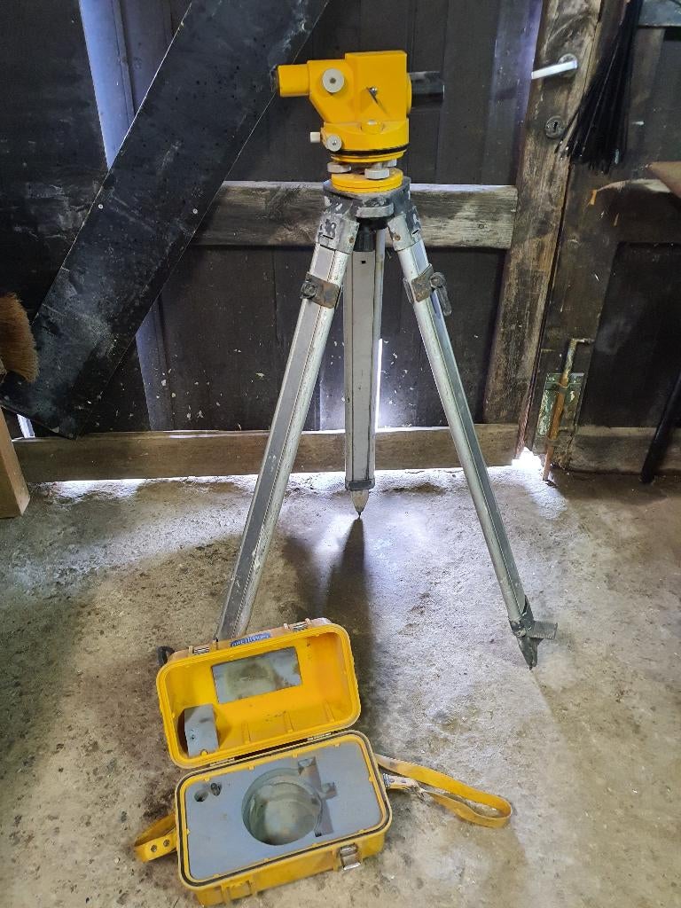 NIVEAU AUTOMATIQUE en très bon état de fonctionnement., Bricolage & Construction, Instruments de mesure, Enlèvement, Comme neuf