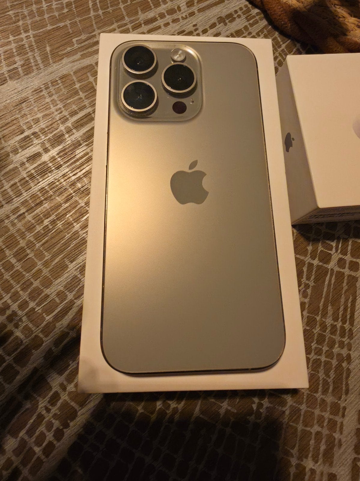 iphone 15 Pro 256Go, Télécoms, 256 GB, Enlèvement ou Envoi, Or, Utilisé