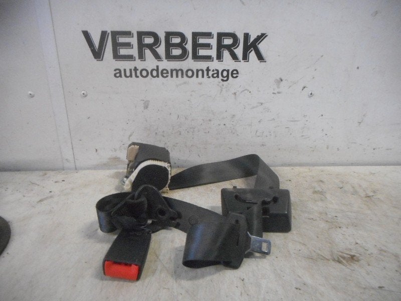 CEINTURE DE SECURITE ARRIERE CENTRALE Ford Focus 2, Henry-Ford-Straße  1
50735  Köln, DE, Ford-Werke GmbH, Kunden@ford.com, Ford