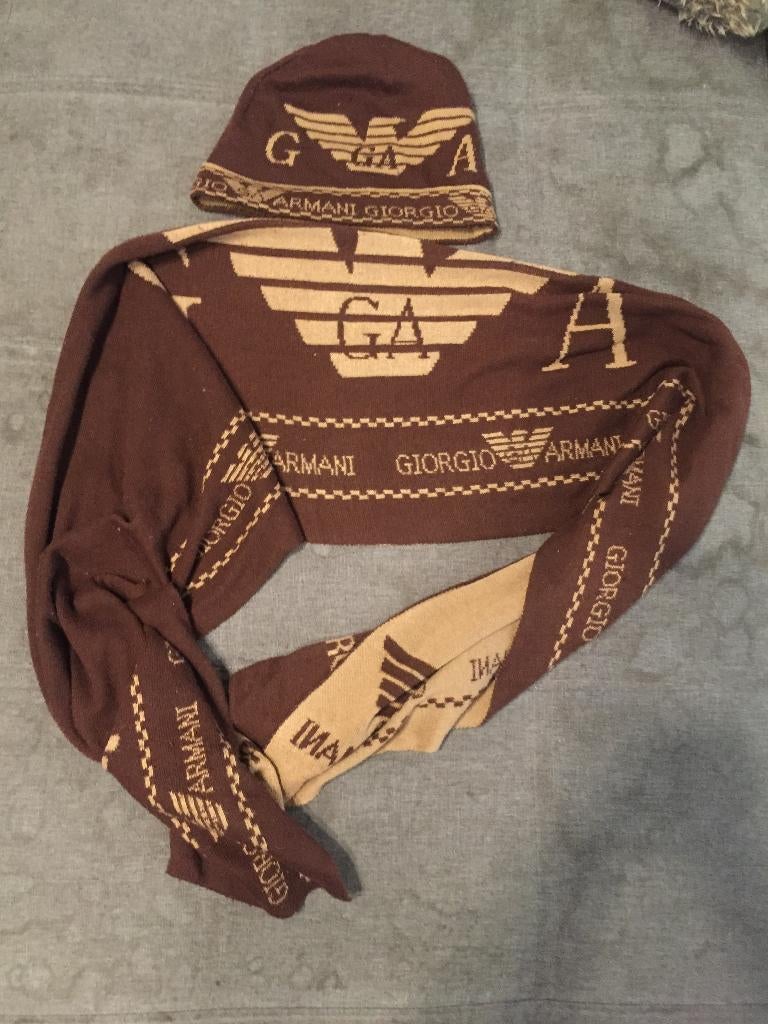 Muts Sjaal Armani, Ophalen of Verzenden, Zo goed als nieuw, Muts