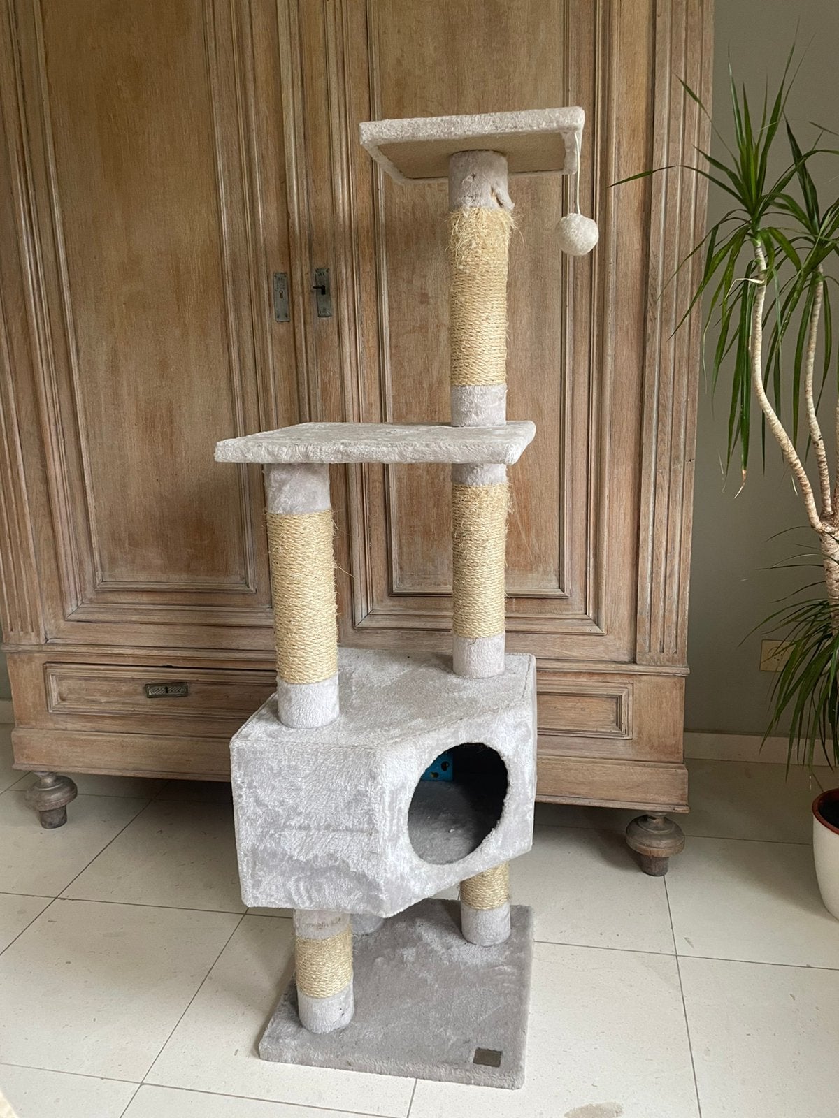 Arbre à chat 1,35 m – Niche, plateformes et griffoirs, Dieren en Toebehoren, Krabmeubelen, Gebruikt, Ophalen