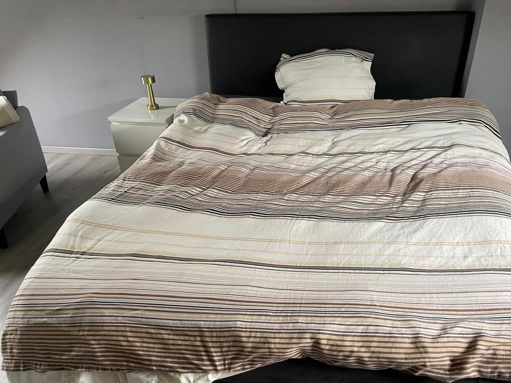 BED BUREAU TV EN BUREAUSTOEL, Ophalen