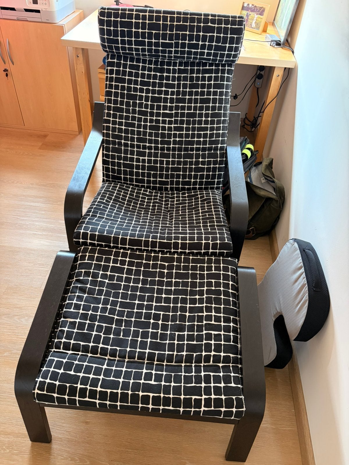 Fauteuil en voetenbank Ikea, Huis en Inrichting, Ophalen, Zo goed als nieuw