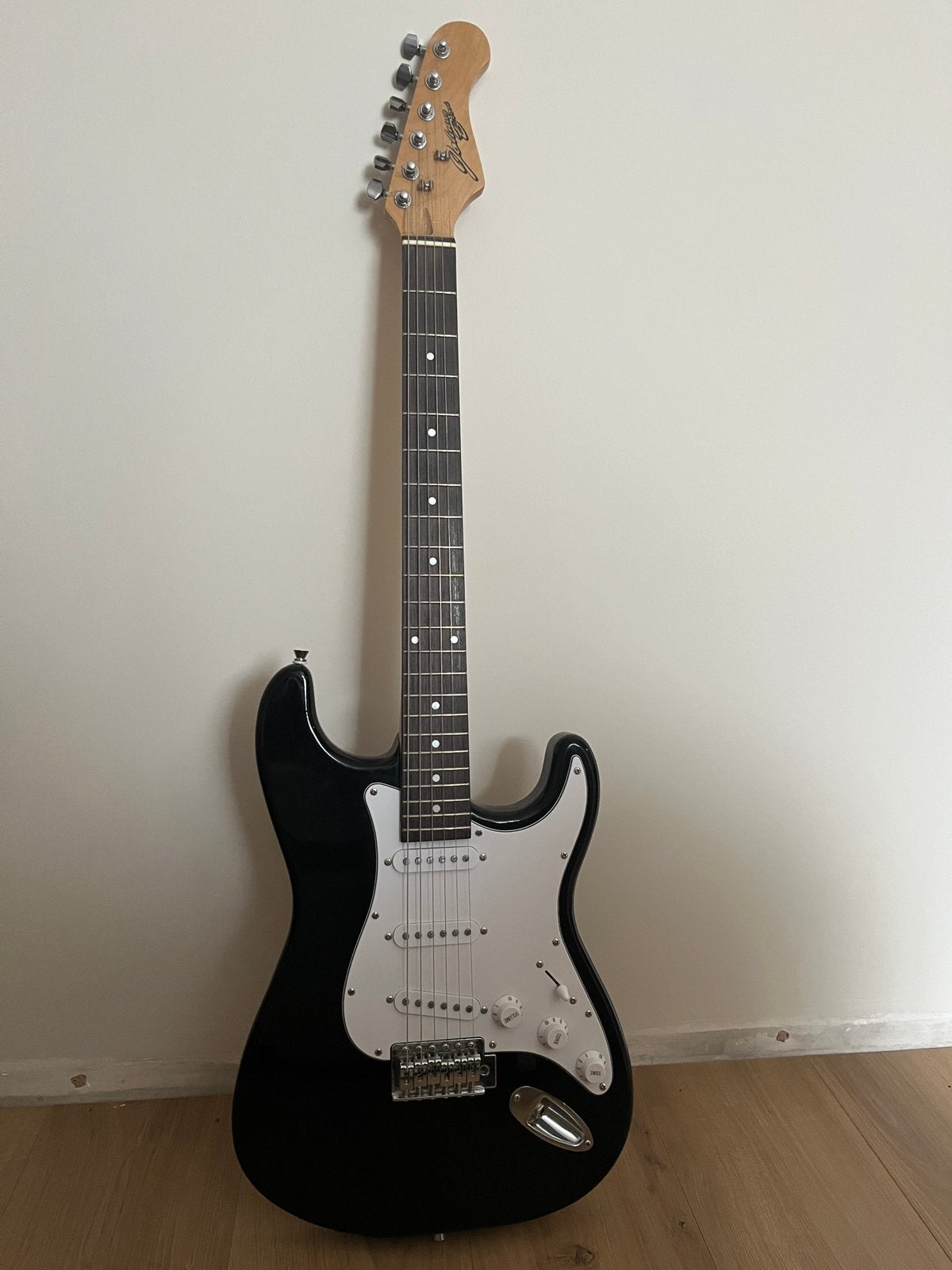 Squier by Fender Stratocaster, Musique & Instruments, Instruments à corde | Guitares | Électriques, Enlèvement, Utilisé, Fender