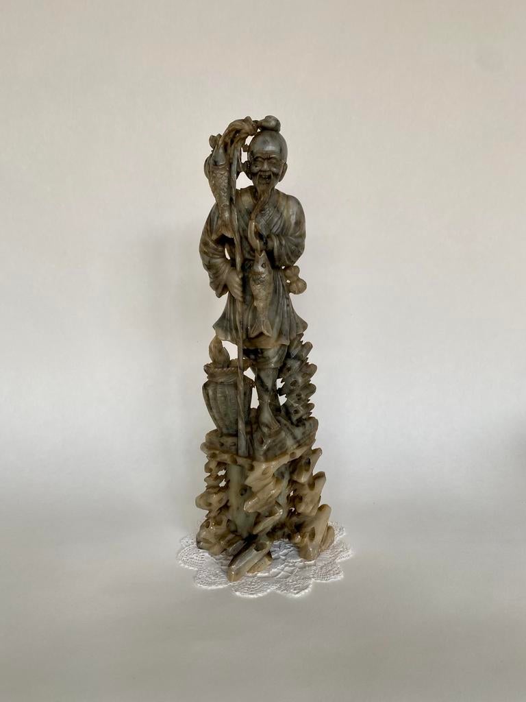 Chinese visser in speksteen, Natuurlijk materiaal, Ophalen of Verzenden, Handgemaakt, 20 - 50 cm