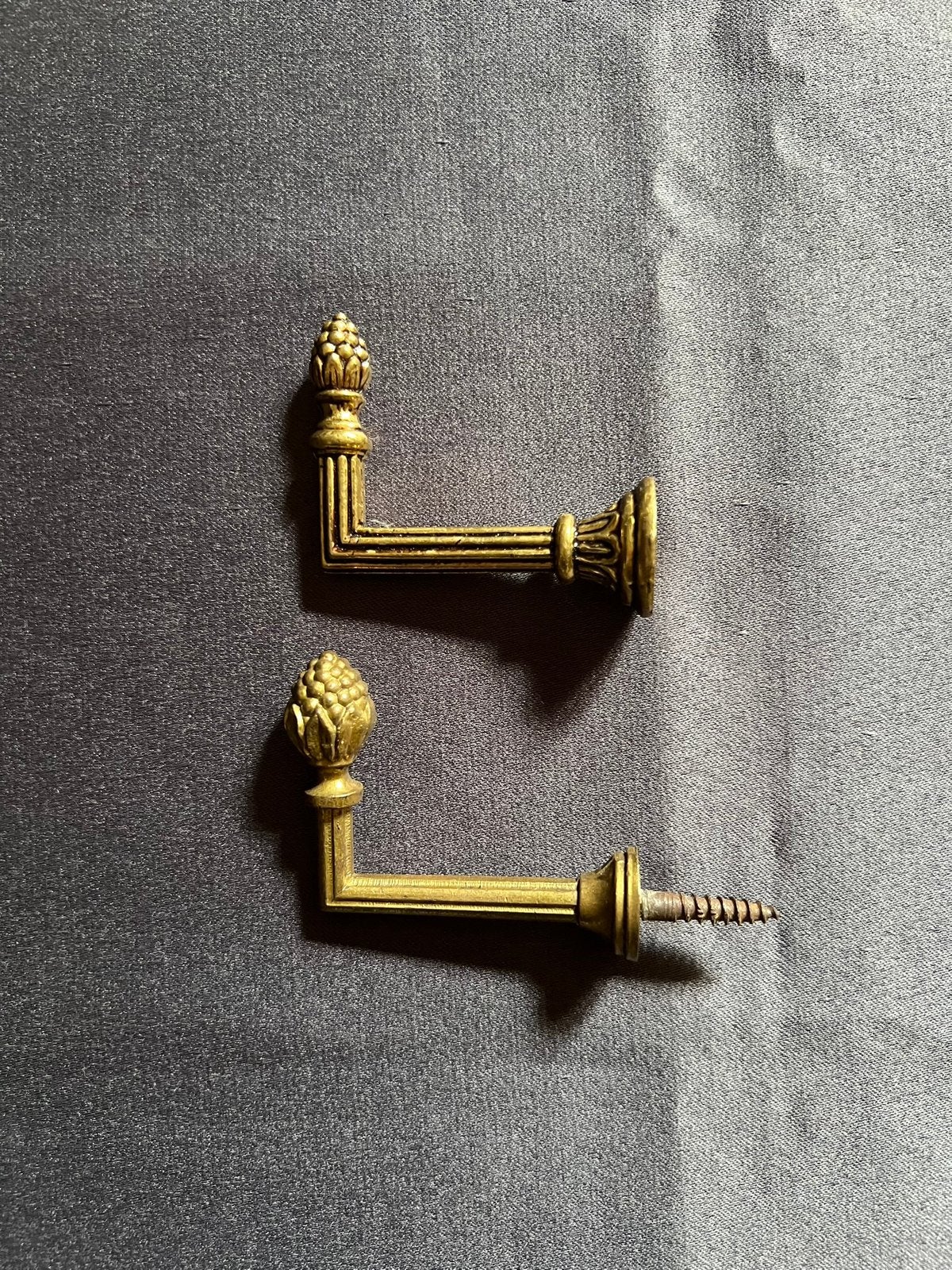 2 massieve koperen gordijnhaken en haken in Louis XVI-stijl, Ophalen of Verzenden, Gebruikt, Overige materialen