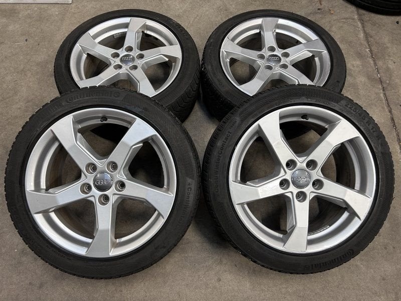 17 inch originele velgen + winterbanden Audi A3 8V0601025CT, Autos : Pièces & Accessoires, Pneus et Jantes, Pneus hiver, -, 17 pouces
