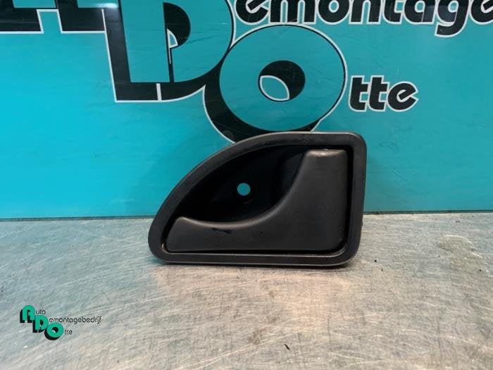 Poignée portière 2portes droite d'un Renault Kangoo (Kango, Renault, -, 3 mois de garantie, Utilisé