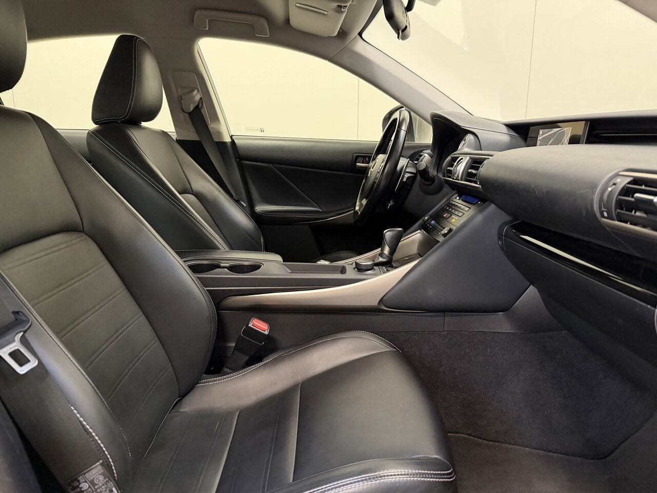 Lexus IS 300h 2.5 Hybride Autom. - GPS - Leder - Topstaat!, Auto's, 4 deurs, 0 min, https://public.car-pass.be/vhr/058ecf2f-980f-4b2a-843a-81e980aaa78f