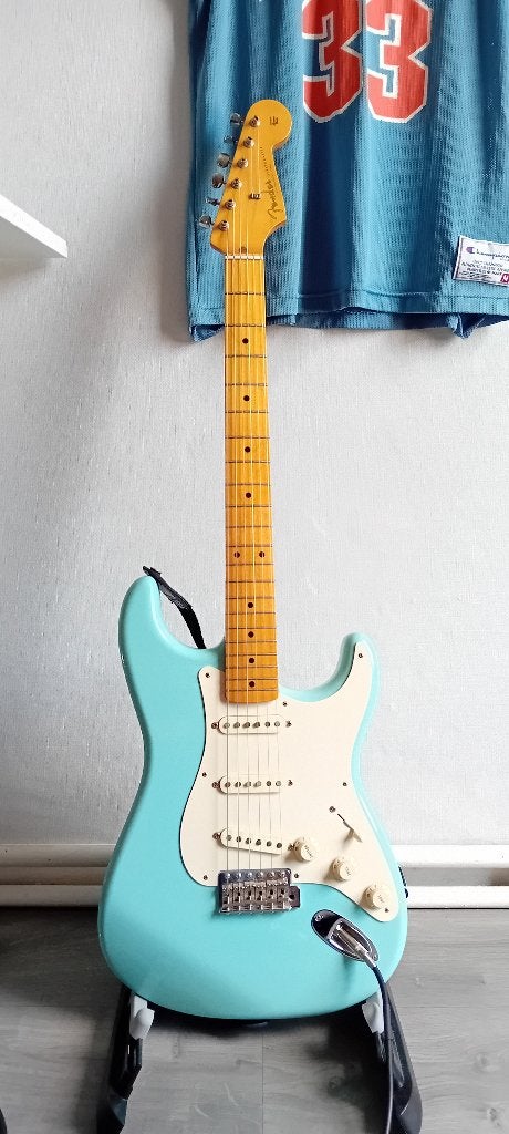 Fender Stratocaster Classic 50, Muziek en Instrumenten, Snaarinstrumenten | Gitaren | Elektrisch, Ophalen, Zo goed als nieuw, Solid body