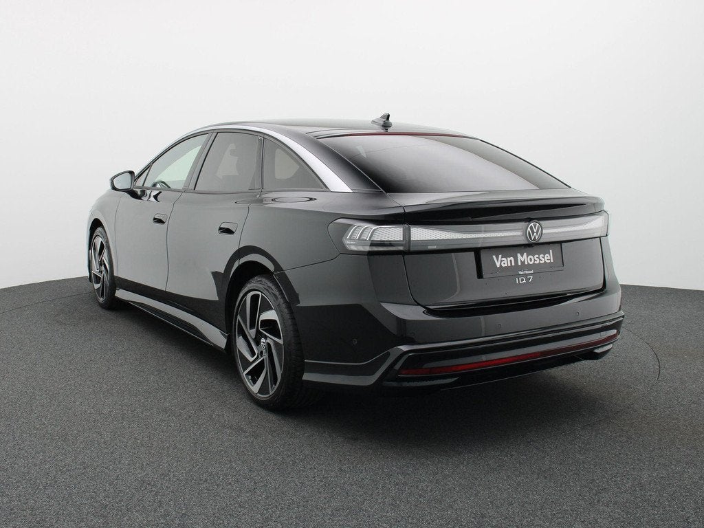 Volkswagen ID.7 77kWh Pro, Auto's, Volkswagen, Automaat, Gebruikt, 82 kWh, Zwart