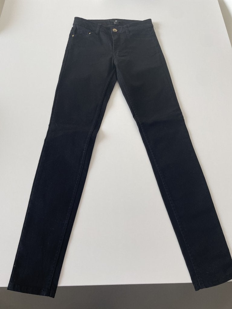 Zwarte jeans maat 36 van H&M, 2 keer gedragen, Kleding | Dames, H&M, Zwart, Ophalen of Verzenden, Zo goed als nieuw