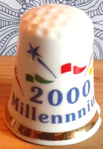dés a coudre de collection année 2000 (millenium 1), Enlèvement ou Envoi, Comme neuf, Porcelaine