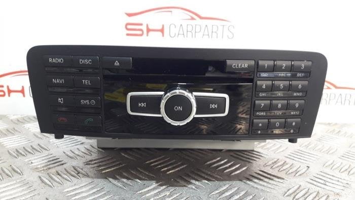 Radio CD Speler van een Mercedes A-Klasse, Gebruikt, -, Ophalen of Verzenden, -