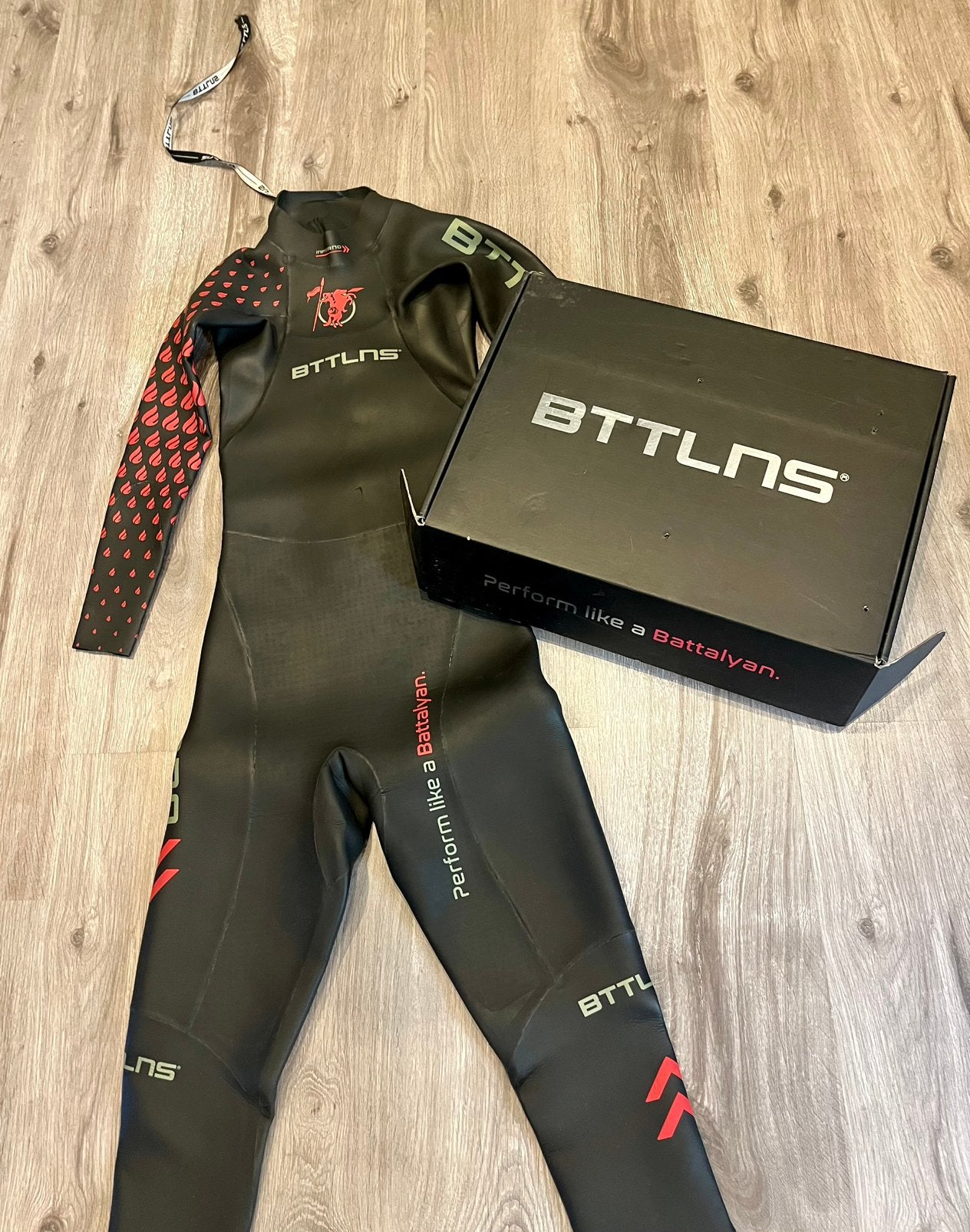 BTTLNS Inferno Triathlon/Swim Wetsuit - Size MT, Sports nautiques & Bateaux, Vêtements nautiques, Enlèvement ou Envoi, Comme neuf