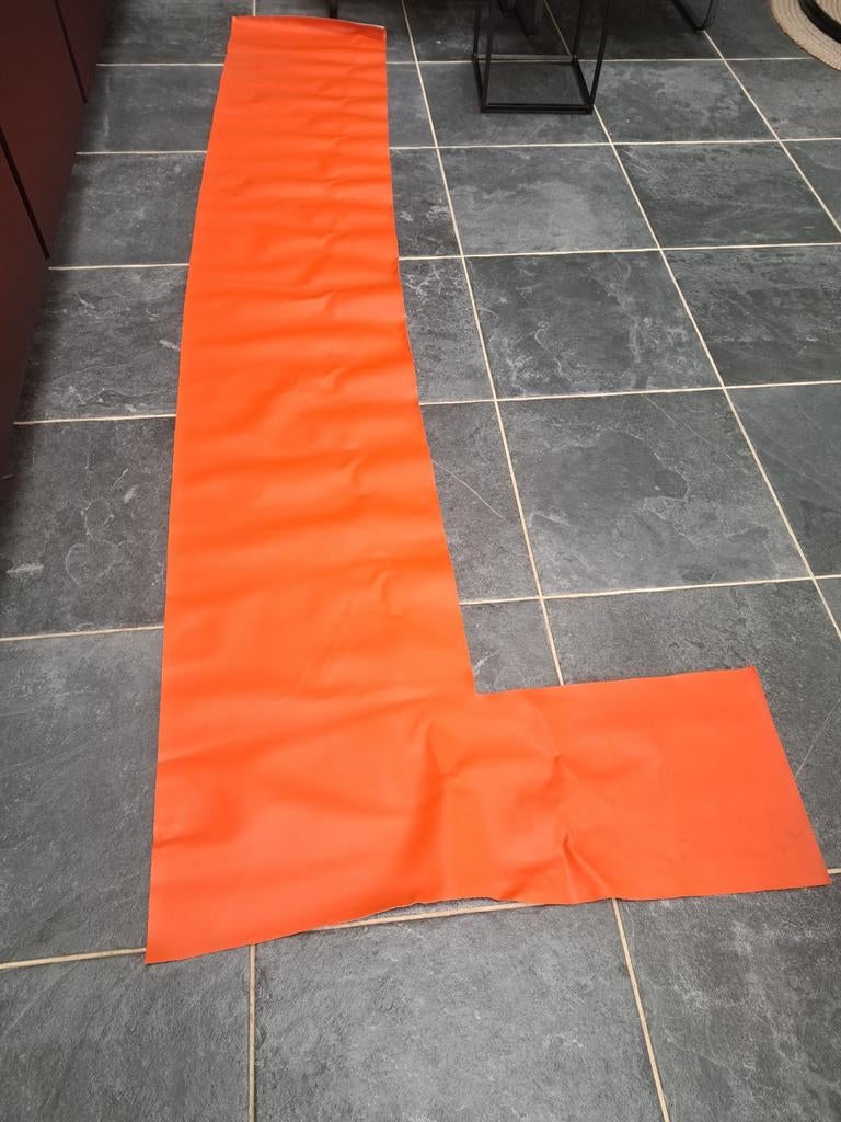 Groot stuk oranje skai leder. Lot 03, Ophalen of Verzenden