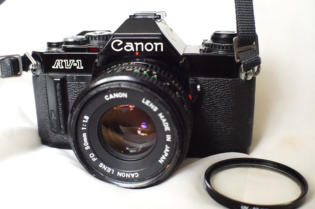 Canon AV 1 BLACK + Canon FD 50 mm 1.8, Enlèvement ou Envoi, Utilisé, Reflex miroir, Canon