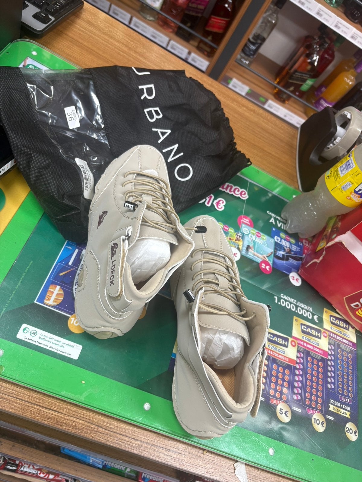 Chaussure a vendre, Enlèvement ou Envoi, Comme neuf
