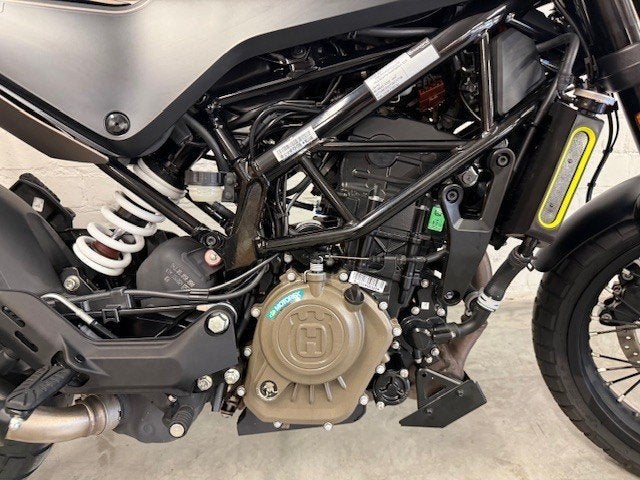 Svartpilen 125 - 2023, Motos, Motos | Husqvarna, Entreprise, Occasion, 1 cylindre, Manuelle