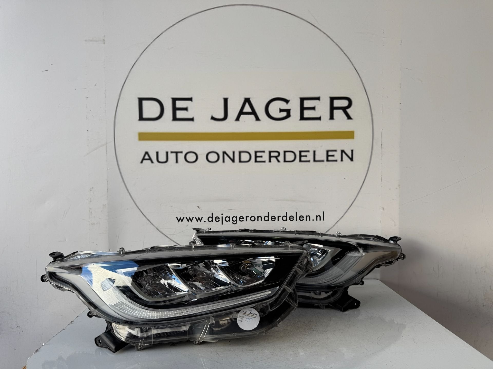 TOYOTA YARIS 4 P21 VOL LED KOPLAMPEN SET RECHTS EN LINKS, Auto-onderdelen, Info@toyota.co.jp, Gebruikt, Toyota Motor Corporation