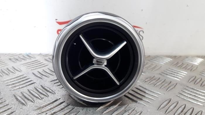 Luchtrooster Dashboard van een Mercedes GLA, Gebruikt, -, Ophalen of Verzenden, -