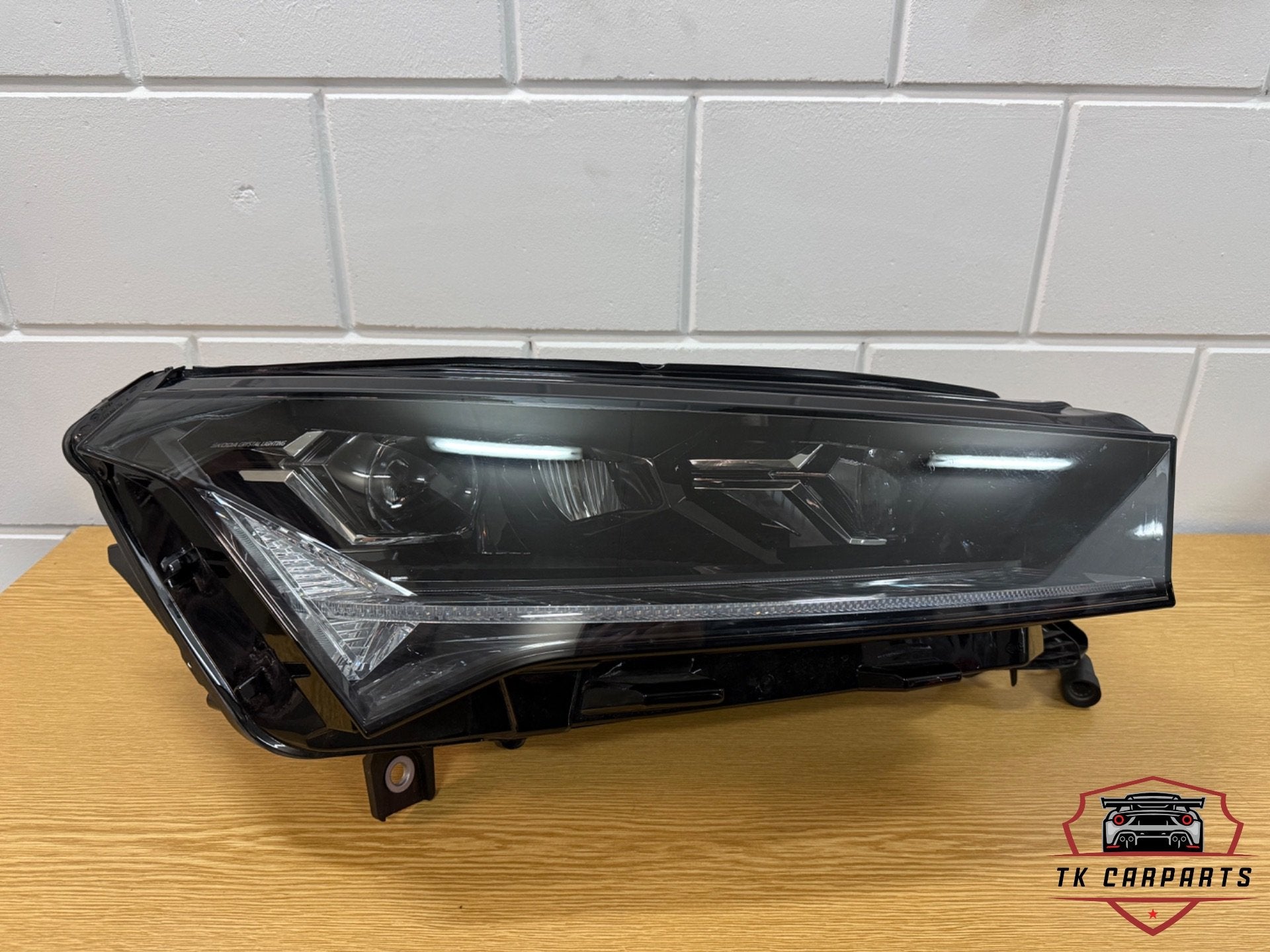 Skoda Enyaq crystal lighting koplamp rechts 5lb941016b, Infoline@skoda-auto.cz, Nieuw, Tr. Vaclava Klementa 869
293 01  Mlada Boleslav, CZ