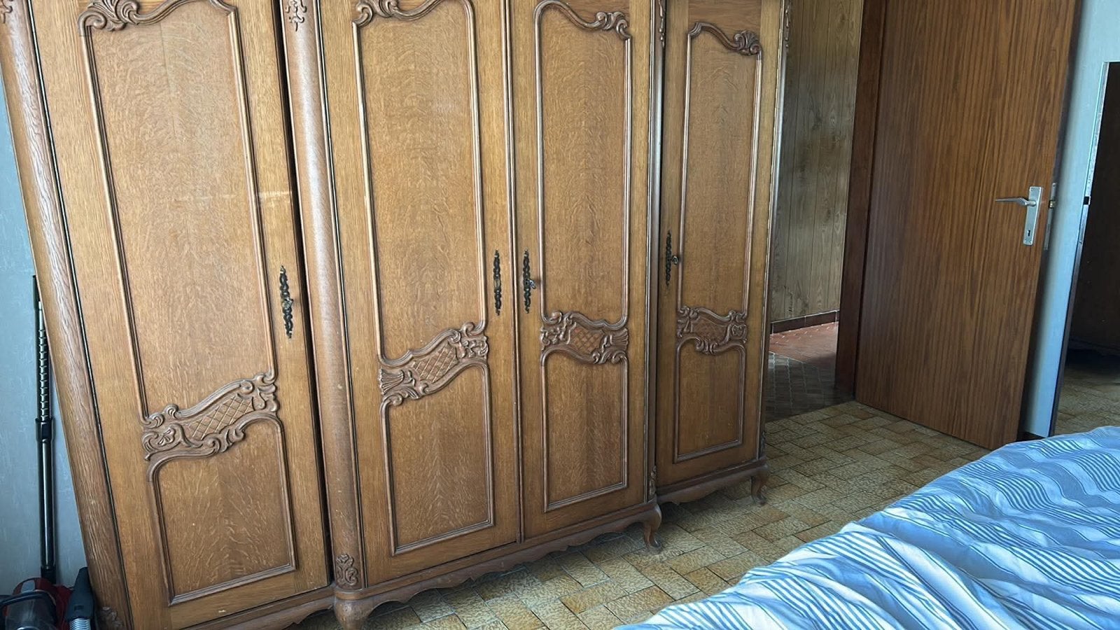 grote kleerkast, Huis en Inrichting, Ophalen, Gebruikt, Met deur(en)