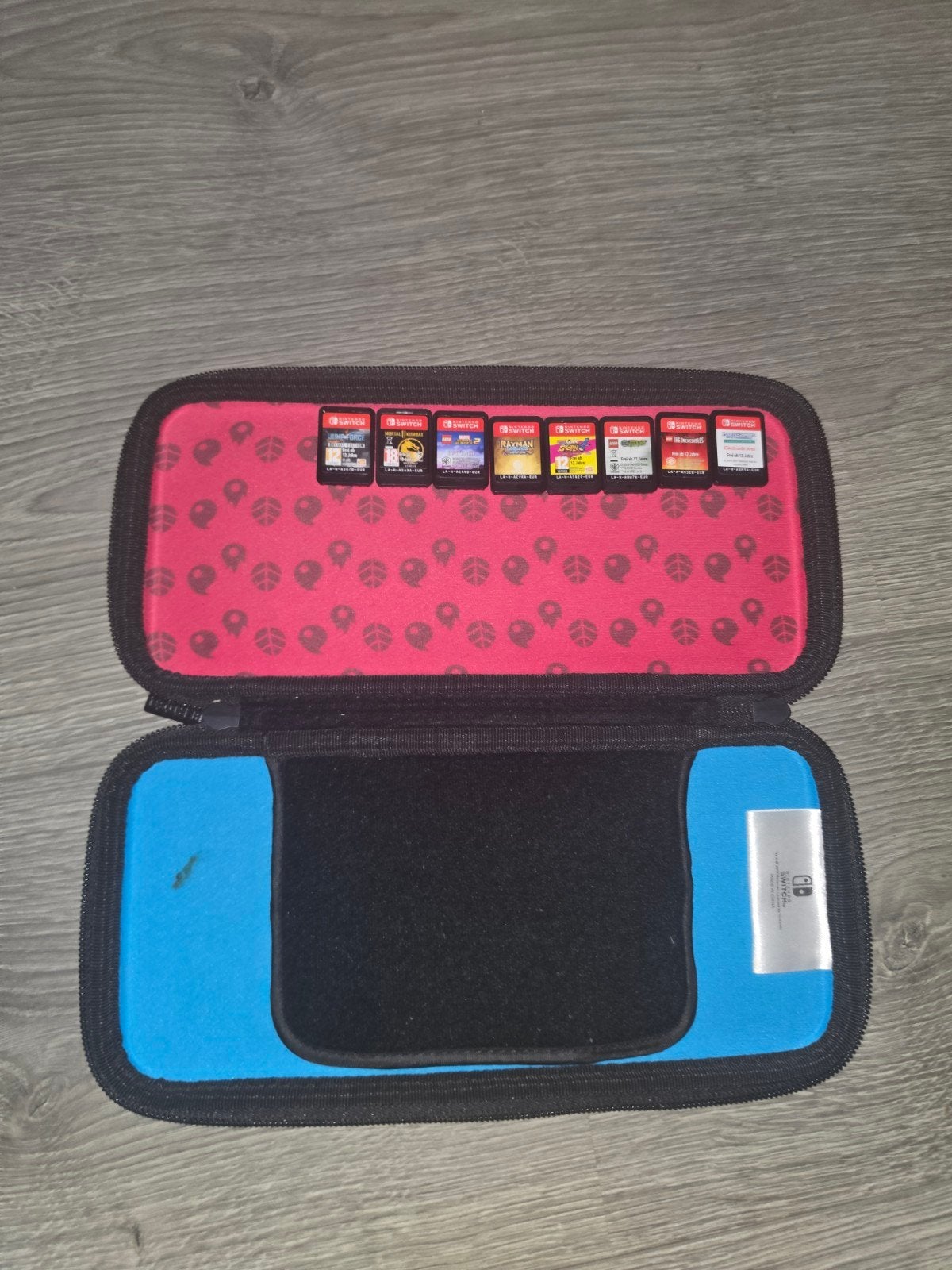 nintendo switch pokemon case + 8 games, Ophalen, Overige typen, Zo goed als nieuw, Draadloos