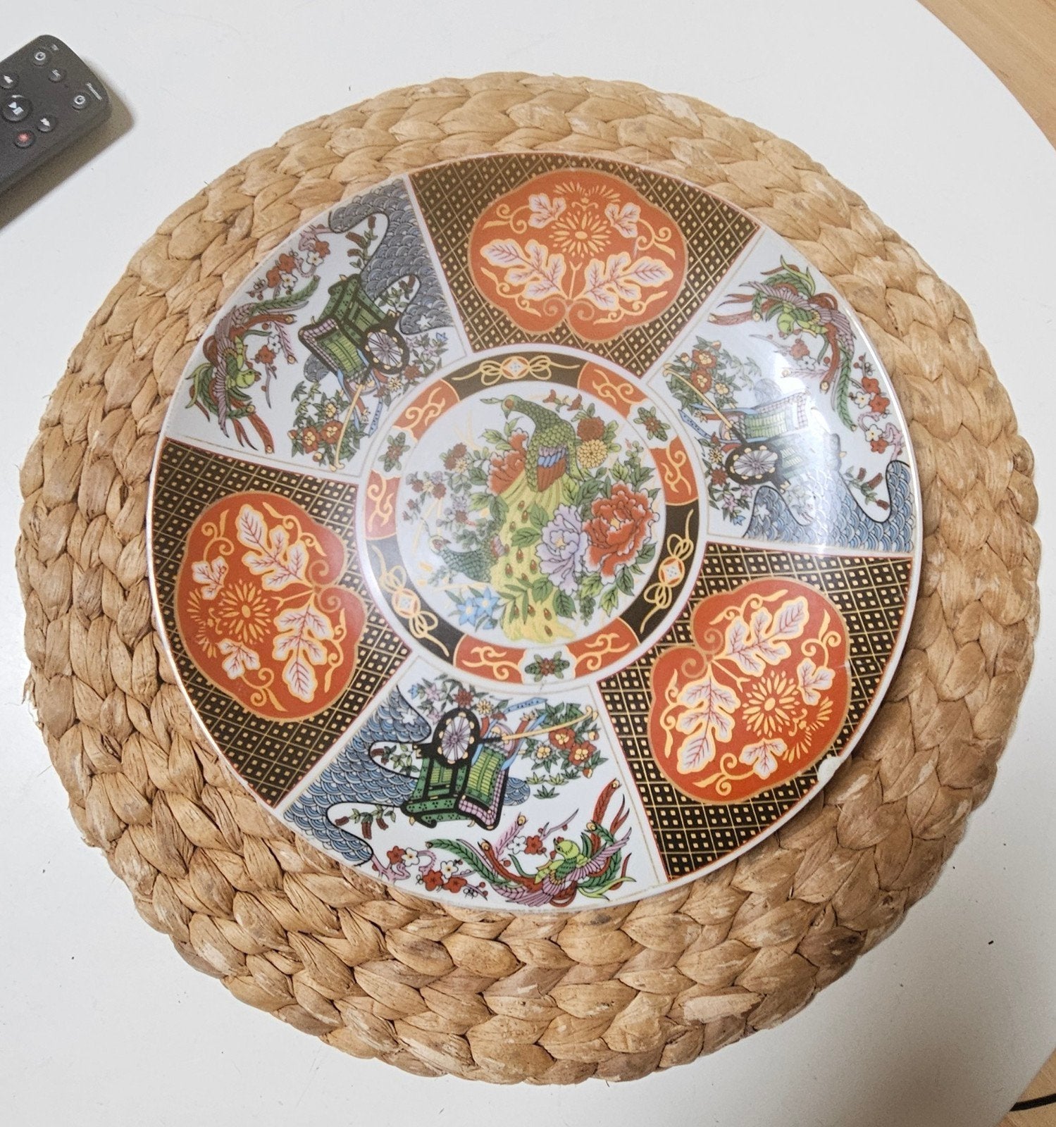 assiette orientale en porcelaine., Antiquités & Art, Enlèvement ou Envoi