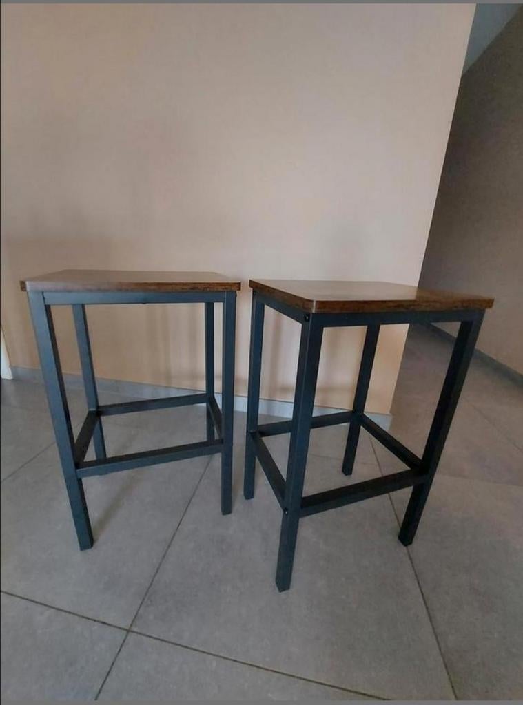 2 tabourets de bar en métal noir avec sièges en bois, Avec repose-pieds, 2 tabourets, Comme neuf, Enlèvement