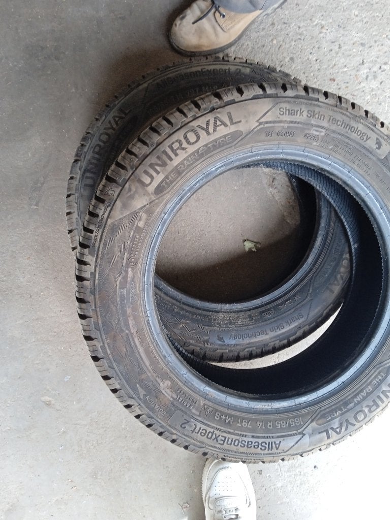 2 pneus 165/65 R14, Auto-onderdelen, Banden en Velgen, Ophalen, 14 inch, Gebruikt, All Season
