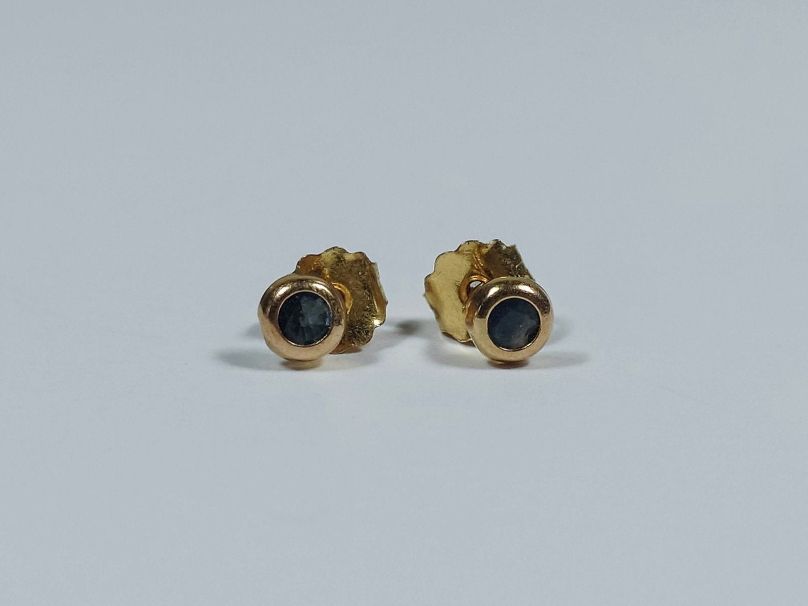 Boucles d'oreilles en or avec pierre bleue, Bijoux, Sacs & Beauté, Boucles d'oreilles, Puces ou Clous, Enlèvement ou Envoi, Comme neuf