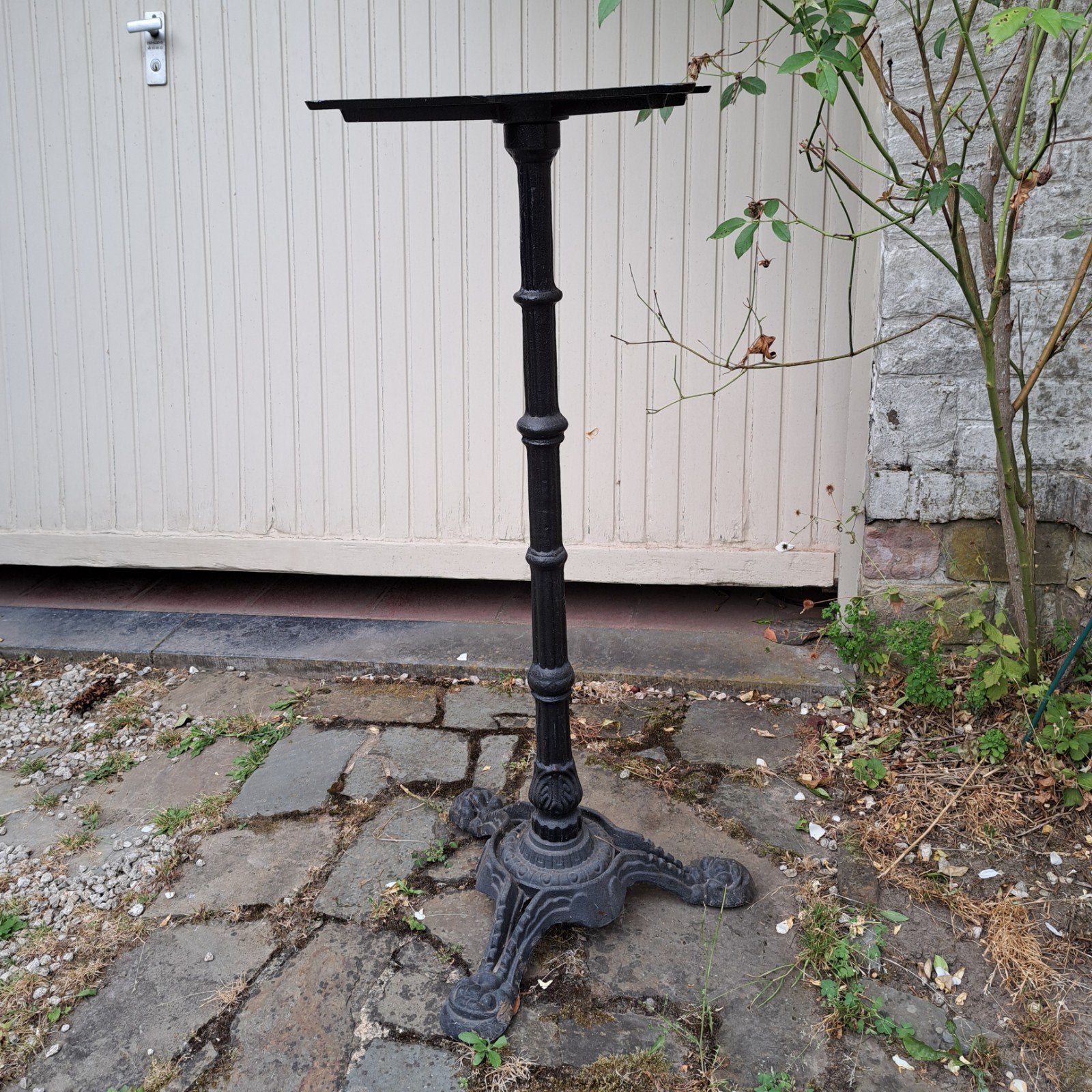pied de table en fonte, Enlèvement