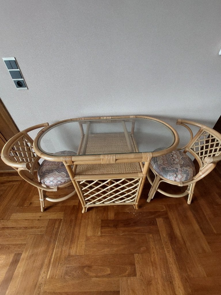 Rieten tafel met stoelen, Enlèvement