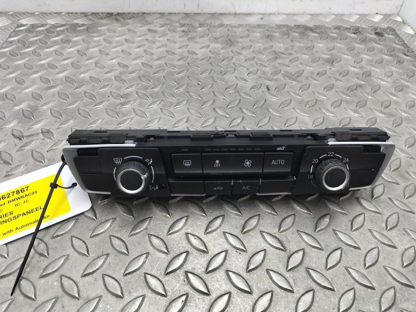 BMW 2 SERIES KACHEL BEDIENINGSPANEEL 64119384046 2020, Ophalen of Verzenden, Gebruikt, ARN erkend