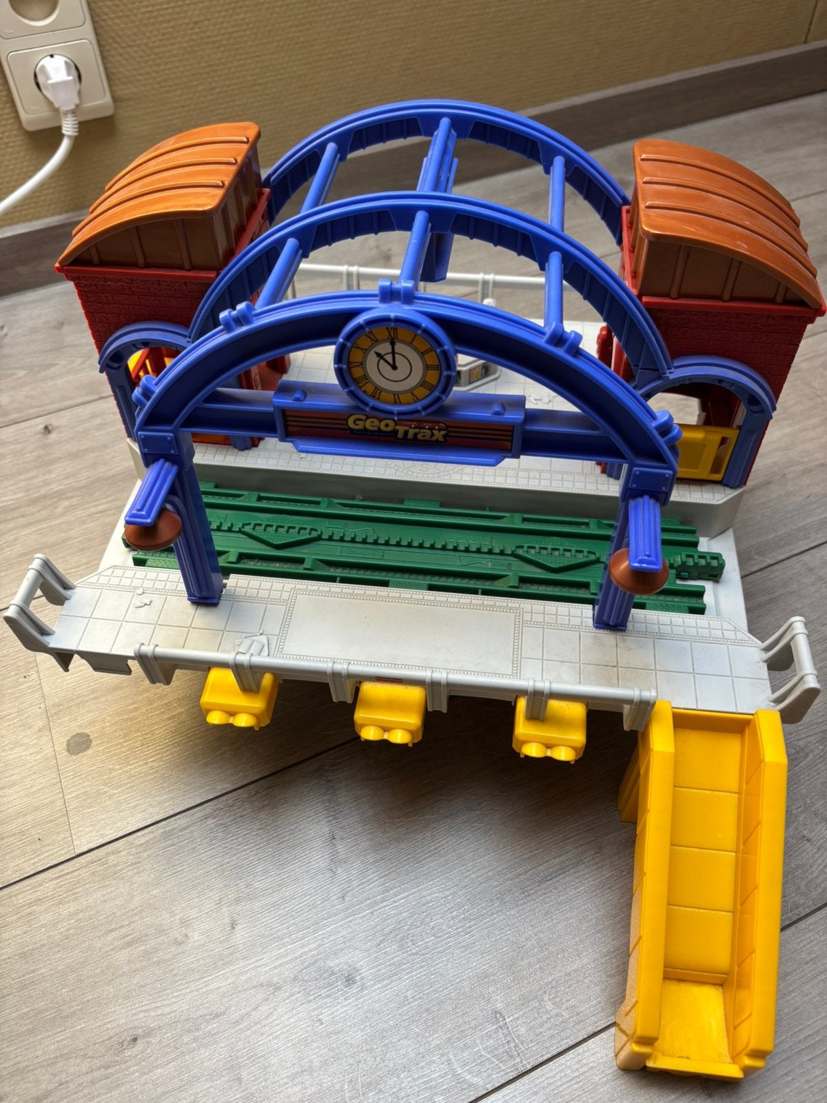 Fisher-Price GeoTrax Centraal Station / Central Terminal, Ophalen, Zo goed als nieuw