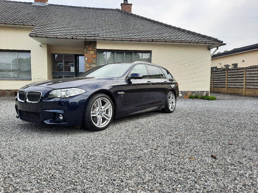 BMW 520 D Touring met M pack, Auto's, BMW, Automaat, Achterwielaandrijving, 4 cilinders, Zwart