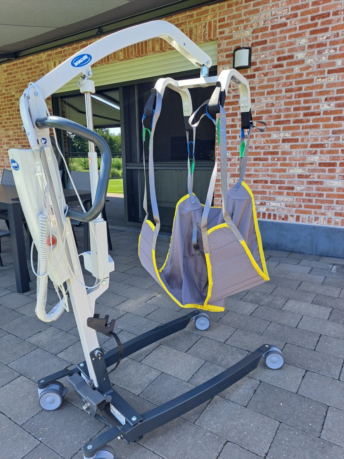 Invacare passieve tillift inclusief draagdoek, Ophalen