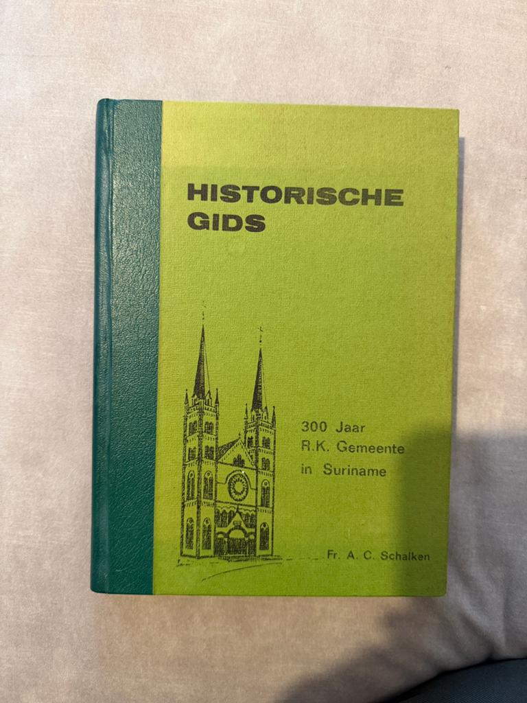 Bouwkunst in Suriname en Historische gids, Boeken, Streekboeken en Streekromans, Ophalen, Gelezen