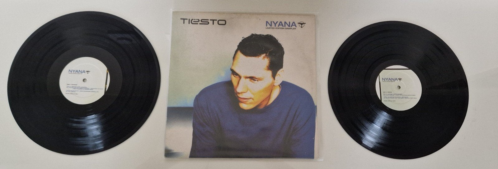 Tiësto - Nyana (Limited Edition Sampler) - 2x LP, Cd's en Dvd's, Trance, Ophalen of Verzenden, Zo goed als nieuw, Complilatie