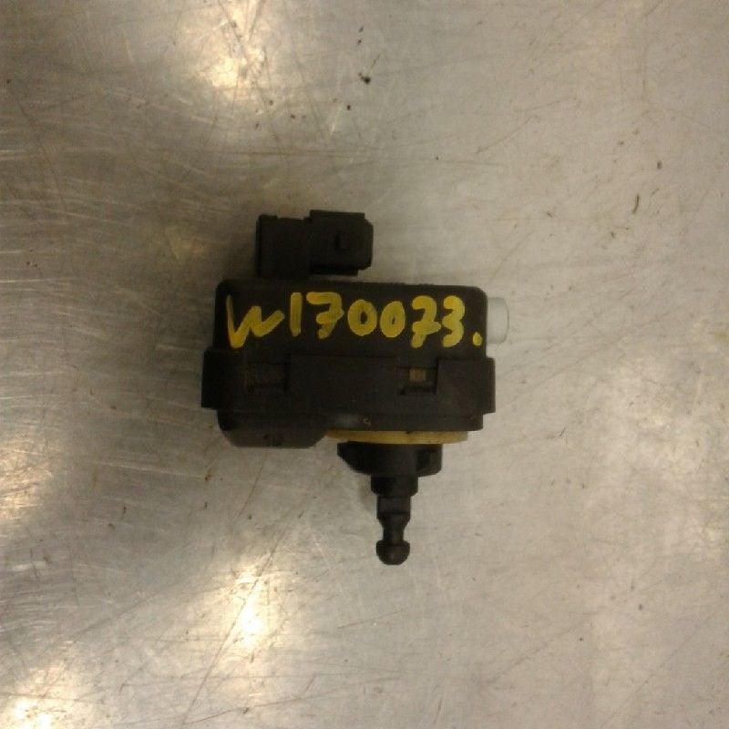 PHARE MOTEUR Toyota Yaris II (P9) (01-2005/12-2014), Autos : Pièces & Accessoires, Autres pièces automobiles, Toyota, Utilisé