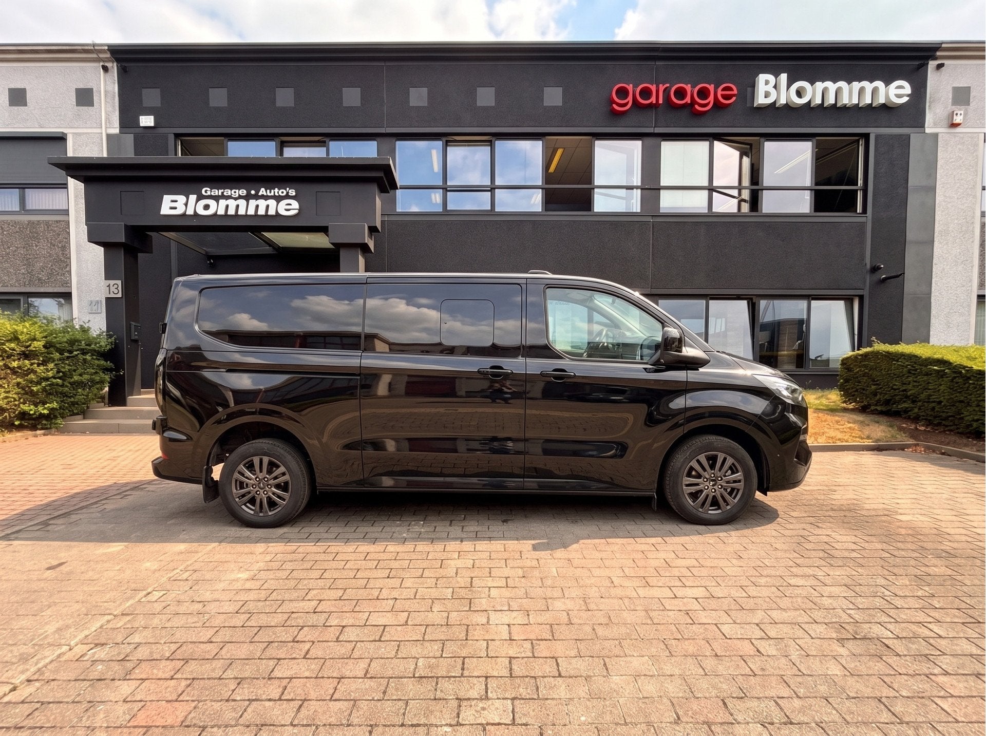Ford Transit Custom 320 2.0 TDCI L2H1 Limited DC NIEUW ! 5-z, Auto's, Stof, Gebruikt, Zwart, 4 cilinders