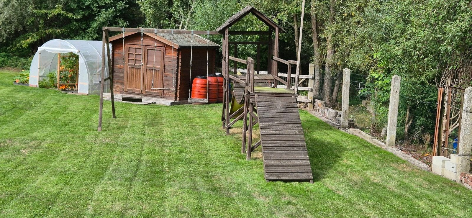 Grande structure de jeux en bois pour enfants