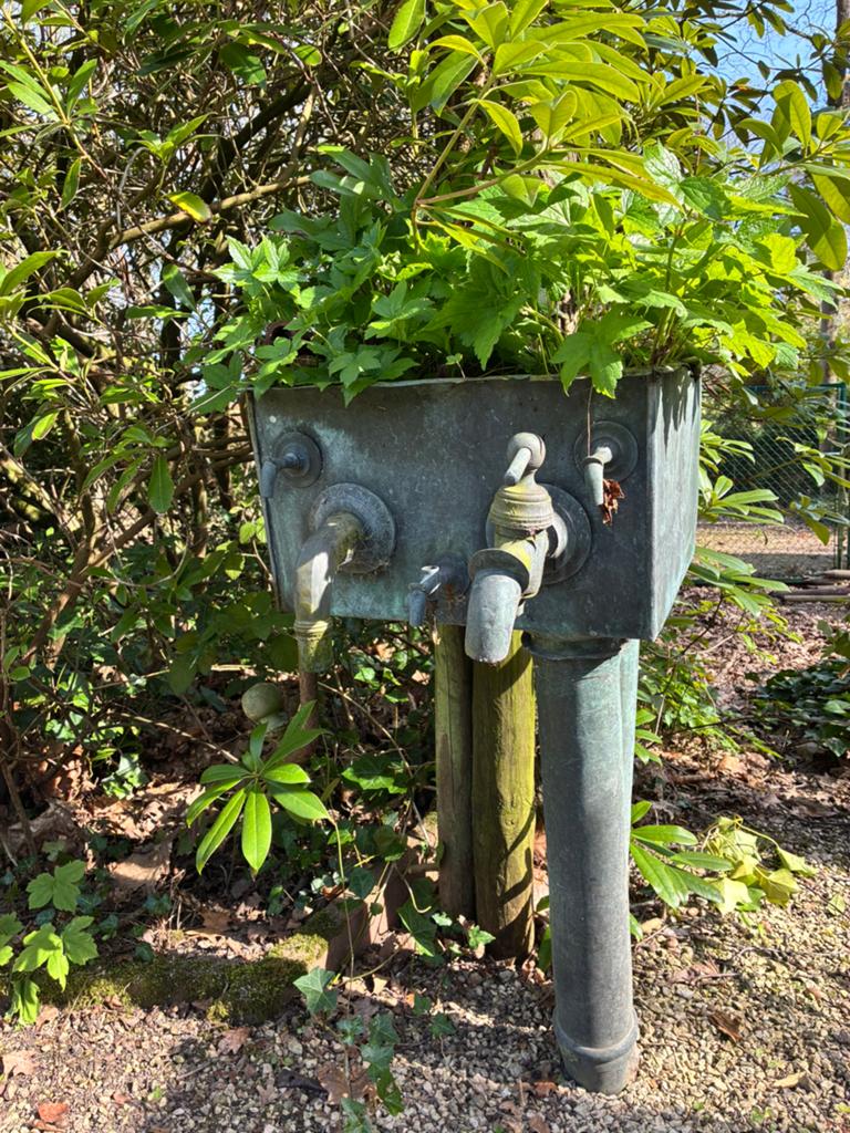 Unieke antieke koperen waterbak met authentieke kranen, Antiek en Kunst, Ophalen